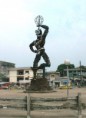 /album/fotos%20do%20pais%20camar%c3%b5es/statue-de-la-nouvelle-liberte-douala-jpg/